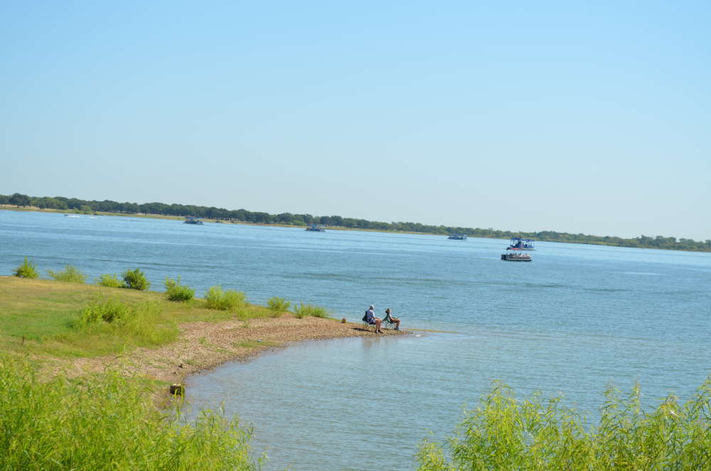 Hot lake. Парк озеро Бургас. Lewisville Lake.